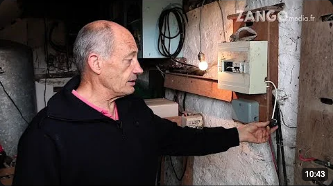 Screenshot 2026-09-04 at 12-49-59 Une Maison SOUS SERRE en Bois à 41 000€ et 100% Autonome ! - YouTube